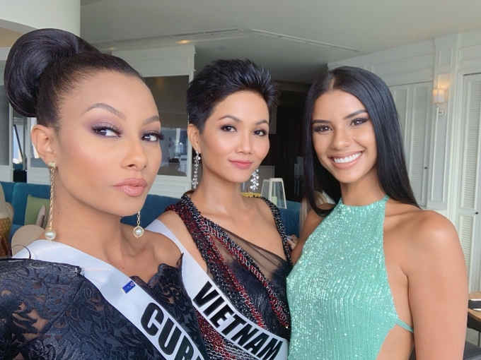 HHen Niê mặc váy hở bạo chụp ảnh dạ hội ở Miss Universe - 2