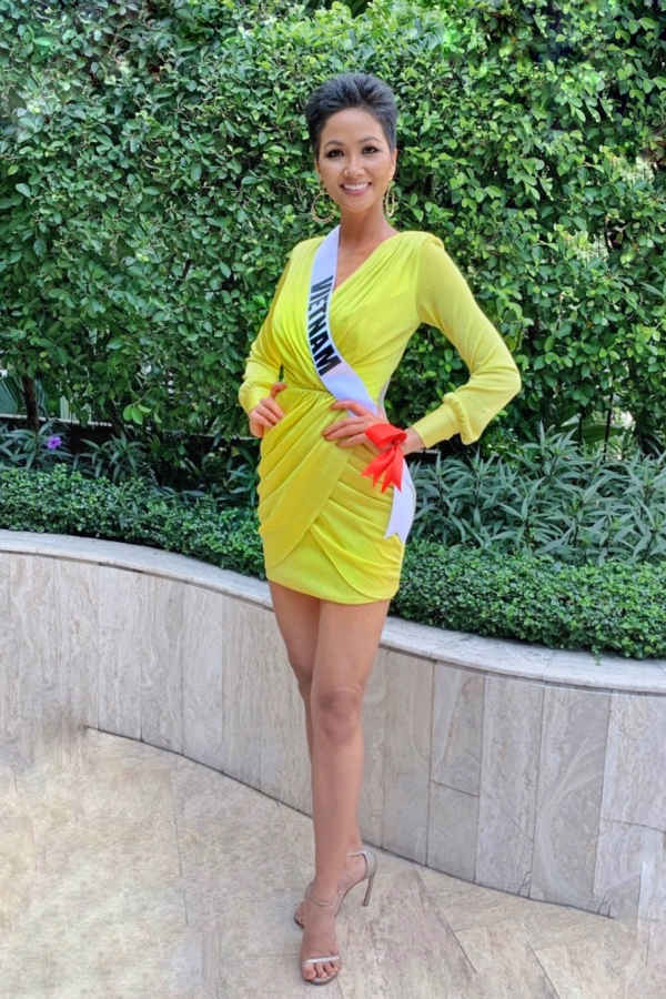 HHen Niê mặc váy hở bạo chụp ảnh dạ hội ở Miss Universe - 4