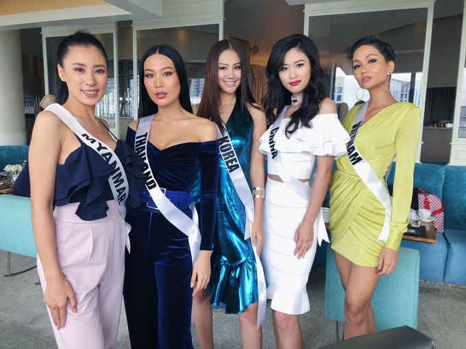 HHen Niê mặc váy hở bạo chụp ảnh dạ hội ở Miss Universe - 5