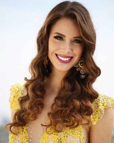 Hoa hậu Chile, Anahi Hormazabal, đăng quang hồi tháng 9 và đại diện đất nước thi Miss World. Cô gái 20 tuổi cao 1,75 m và đang là sinh viên chuyên ngành Ngoại thương.