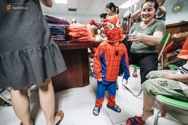 Chàng trai 26 tuổi trong bộ đồ người nhện ở Bệnh viện Nhi Trung ương: “Thay vì chờ đợi, hãy tự tạo cơ hội giúp đỡ người khác” - Ảnh 19.