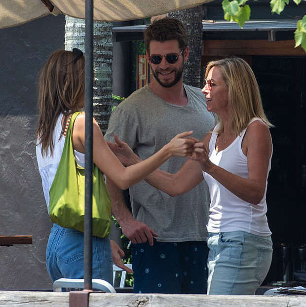 Liam Hemsworth tiếp tục thay người yêu: Mẫu sinh năm 1998, còn dẫn về ra mắt bố mẹ giữa lúc ly hôn Miley Cyrus - Ảnh 3.