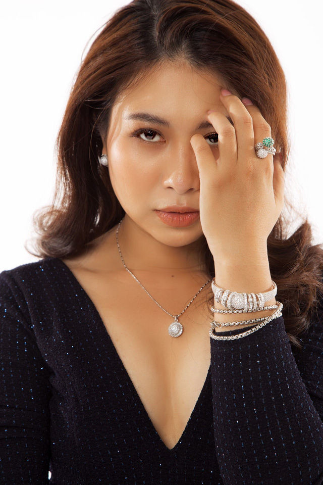 Vén màn công việc lồng tiếng phim cùng cô nàng gây bão TikTok Trang Nguyễn: Người đảm nhiệm thu âm series đình đám Diên Hi Công Lược - Ảnh 3.