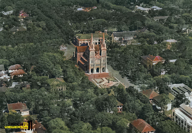 Bộ ảnh phục chế màu Sài Gòn 100 năm trước đang được chia sẻ chóng mặt trên mạng bởi màu xanh ở Nhà thờ Đức Bà nhìn mới đẹp và lạ làm sao - Ảnh 2.