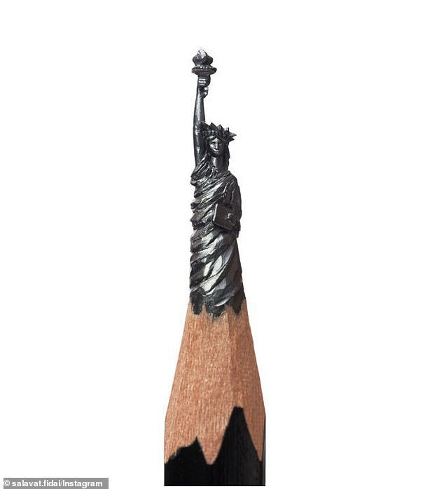 Những tác phẩm điêu khắc bé bằng đầu bút chì có giá 60 triệu đồng - 2