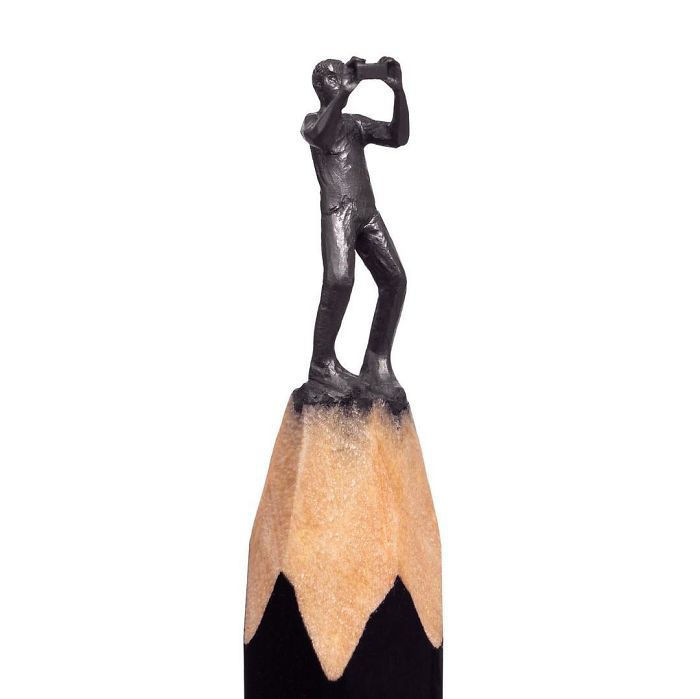 Những tác phẩm điêu khắc bé bằng đầu bút chì có giá 60 triệu đồng - 6
