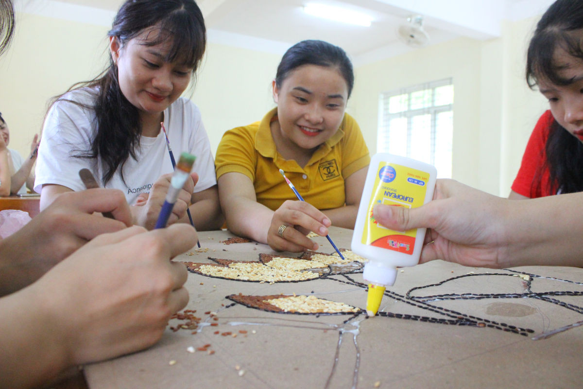 Hà Tĩnh: Sinh viên làm tranh gạo gây quỹ từ thiện - 8
