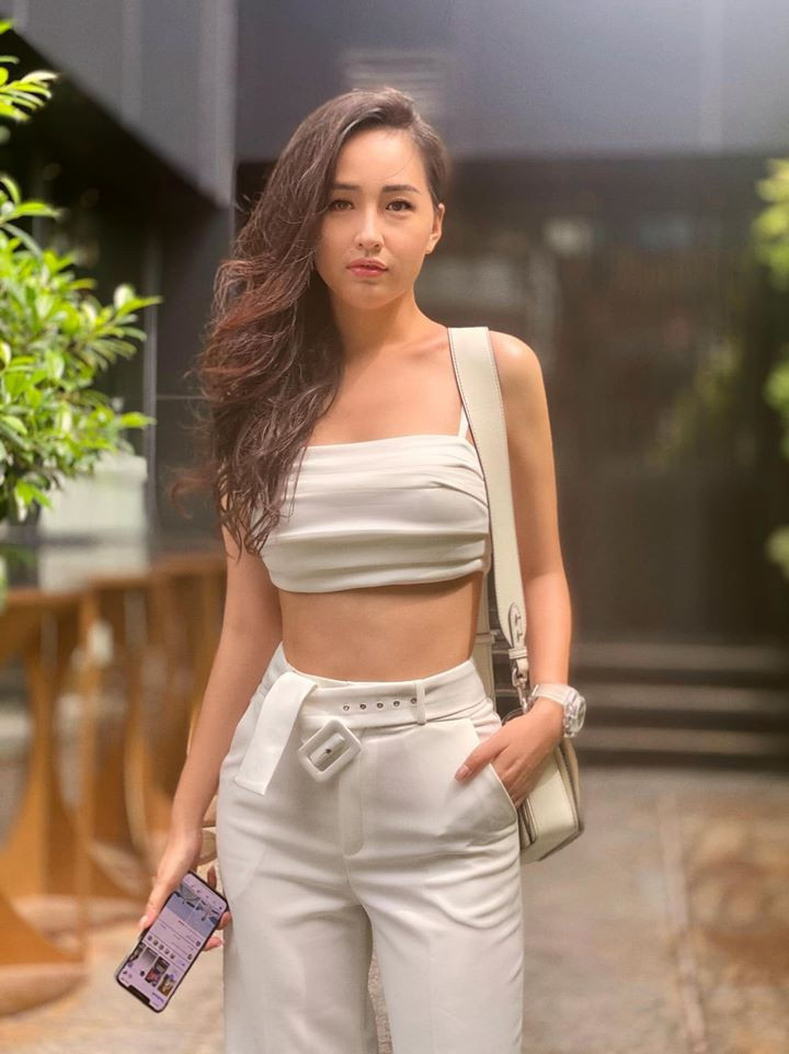 Hoa hậu Mai Phương Thuý, Ngọc Hân táo bạo bất ngờ với ảnh áo tắm, bán nude - 5