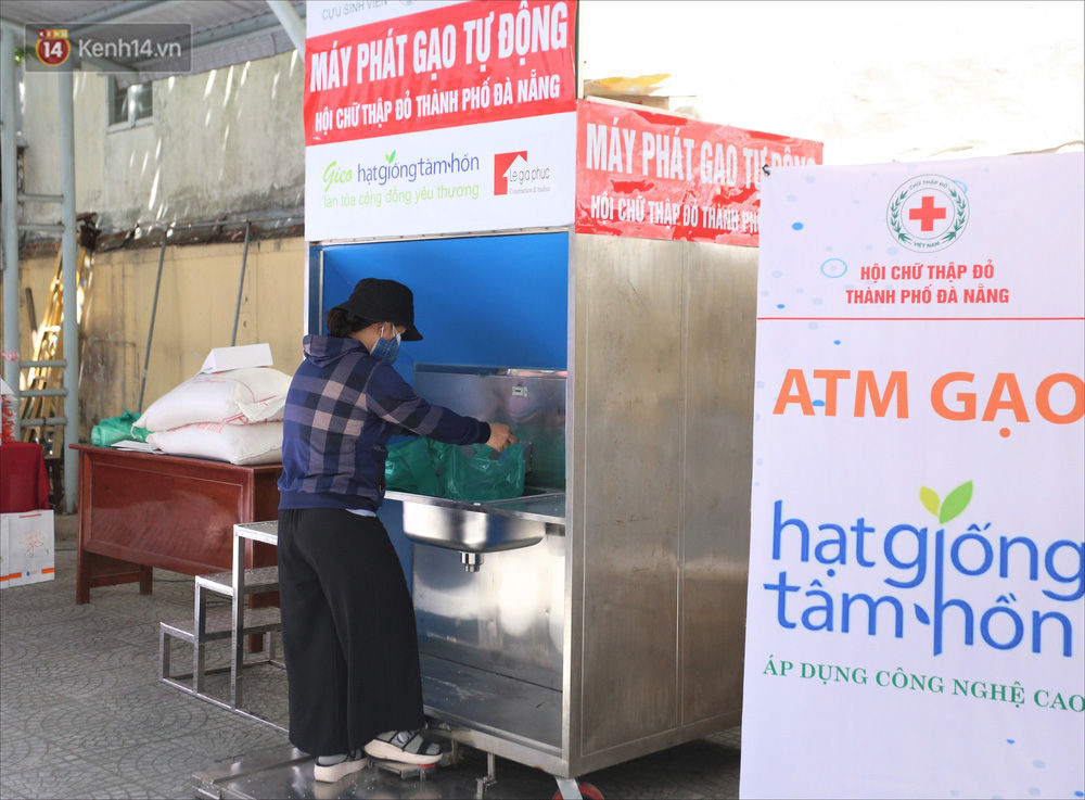ATM gạo ứng dụng trí tuệ nhân tạo tại Đà Nẵng: Gọi điện hẹn trước 30 phút, nhận diện đúng người nghèo mới nhả gạo - Ảnh 9.