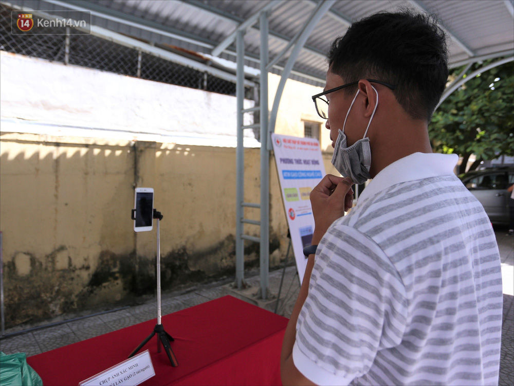 ATM gạo ứng dụng trí tuệ nhân tạo tại Đà Nẵng: Gọi điện hẹn trước 30 phút, nhận diện đúng người nghèo mới nhả gạo - Ảnh 13.