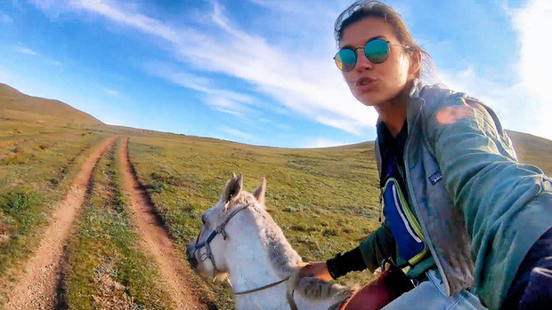  Chuyến hành trình cô độc băng qua Mông Cổ trên lưng ngựa của một cô gái: Thưởng thức cảnh tượng hùng vĩ và luôn đối mặt nguy hiểm rình rập - Ảnh 4.