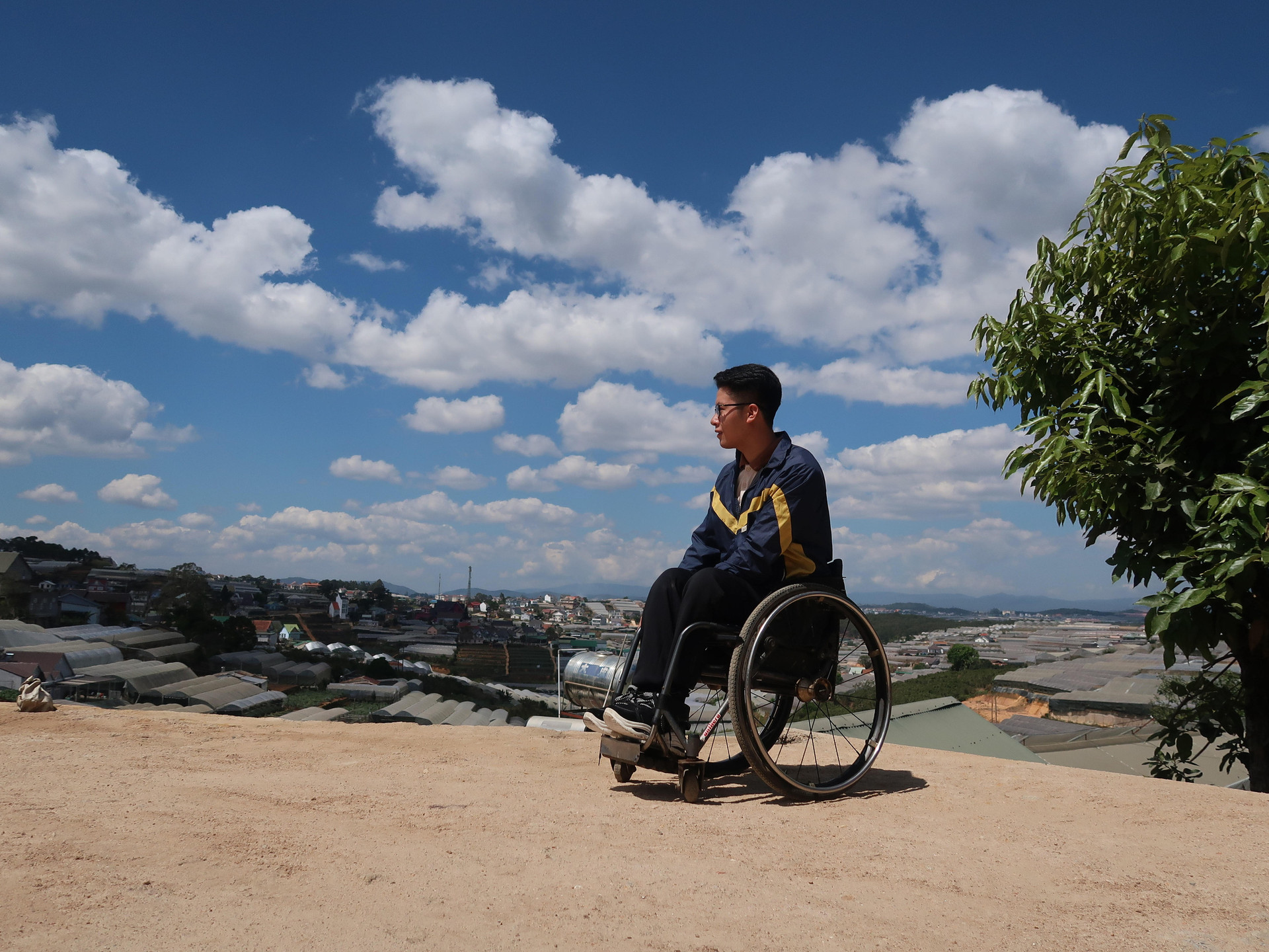 Chàng trai đi phượt bằng xe lăn, chinh phục những con đèo hiểm trở nhất Việt Nam: Mất 10 năm định nghĩa hai từ “tự do” bằng cách chưa ai từng làm! - Ảnh 23.