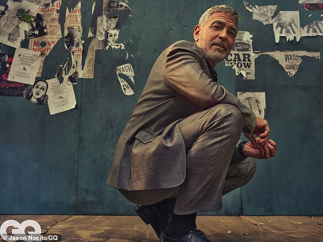 George Clooney gặp tai nạn suýt chết, còn mọi người mải miết chụp hình - 2