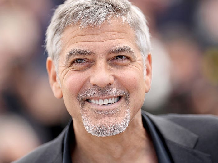 14 người bạn được George Clooney tặng 1 triệu USD/người gồm những ai? - 1