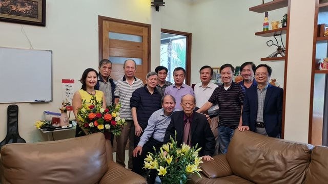 hoc-tro-va-dong-nghiep-sinh-nhat-gs-nguyen-duy-tien-1.11.2018-tu-lieu.jpg