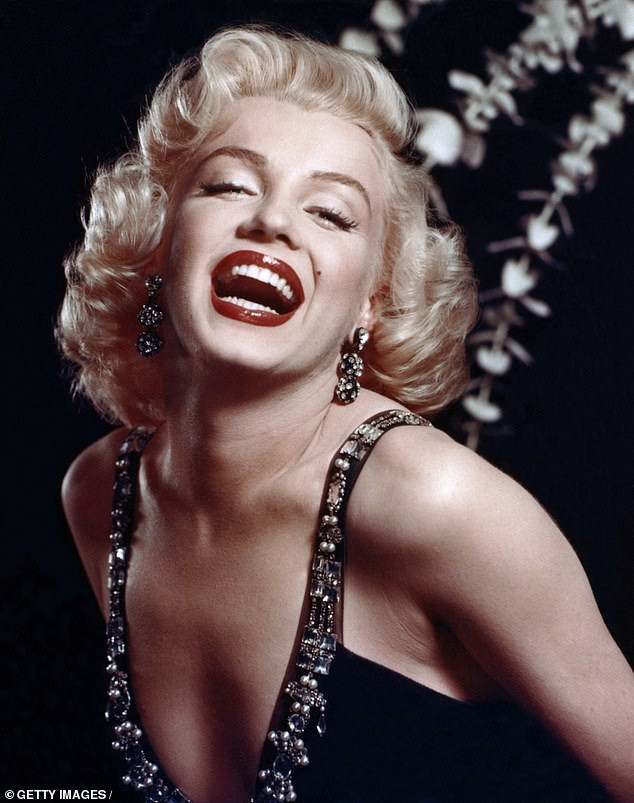Nhan sắc Pháp hóa thân ngoạn mục thành biểu tượng gợi cảm Marilyn Monroe - 5