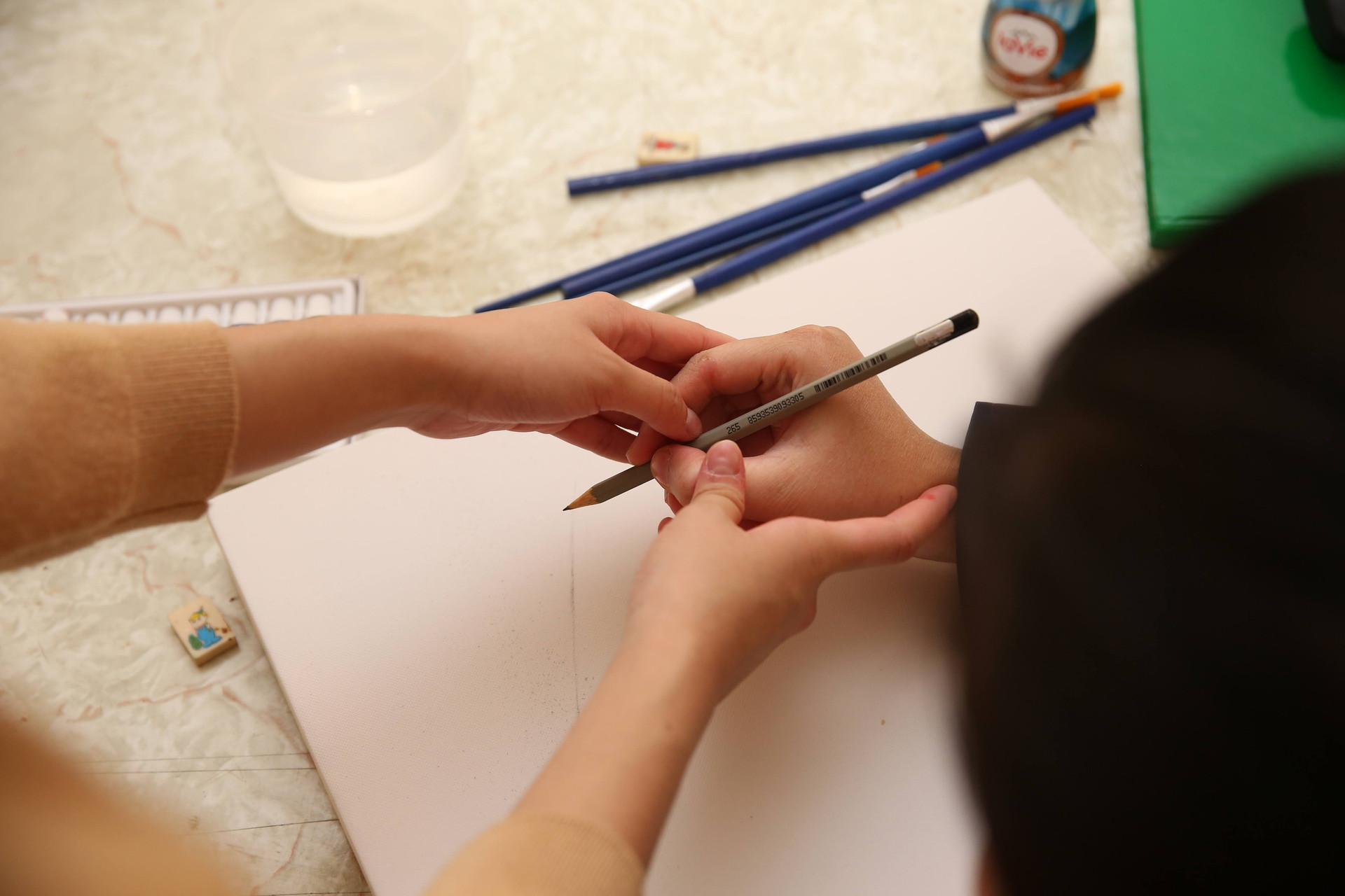 4 họa sĩ nhí và lớp dạy vẽ đặc biệt cho trẻ câm điếc - 4