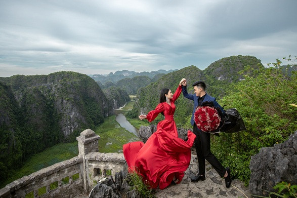 Cặp đôi 9X đi xuyên Việt chụp bộ ảnh cưới để đời - 15