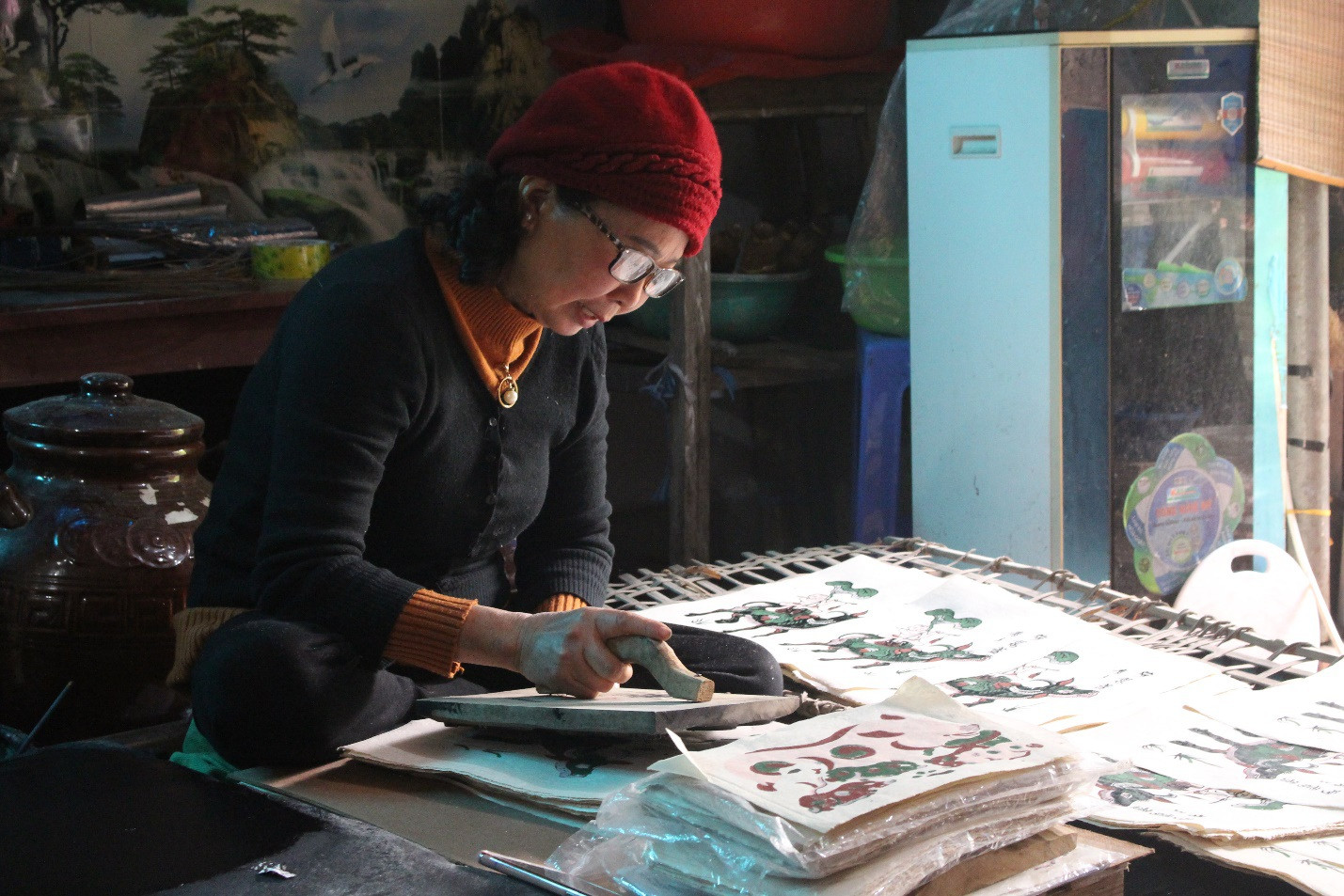 Nữ nghệ nhân dành gần nửa thế kỷ giữ hồn tranh dân gian Đông Hồ - 2