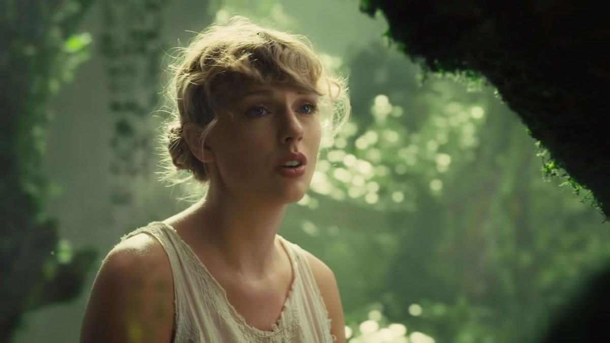 500e3e81a0d0267693dd597f7b9e10b23b-taylor-swift-folklore-review.jpg