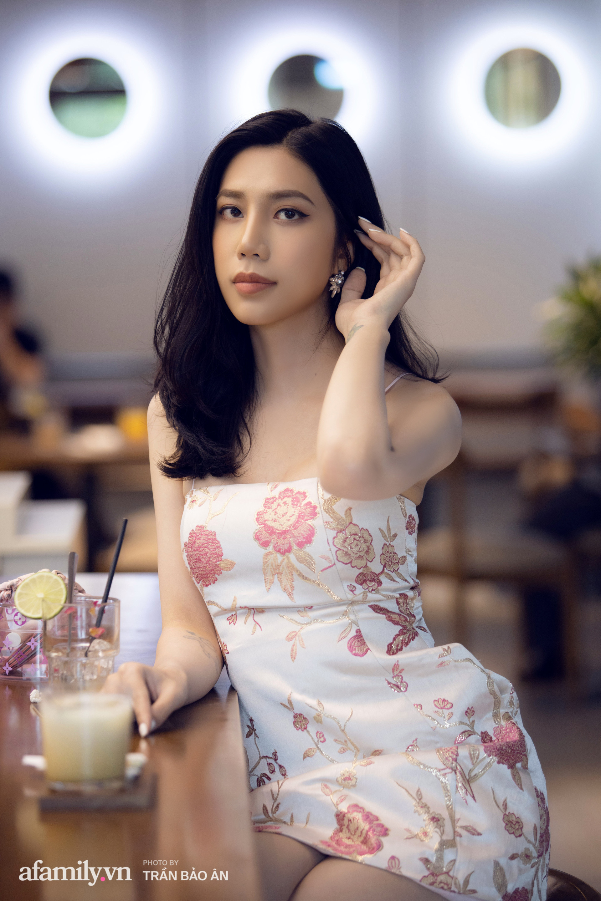 Khánh Vân - Vlogger lần đầu thừa nhận thân thế là ái nữ của chủ tịch tập đoàn sở hữu chuỗi bánh mì BreadTalk Việt Nam, và hành trình sang Thái chuyển giới với chi phí khủng - Ảnh 9.