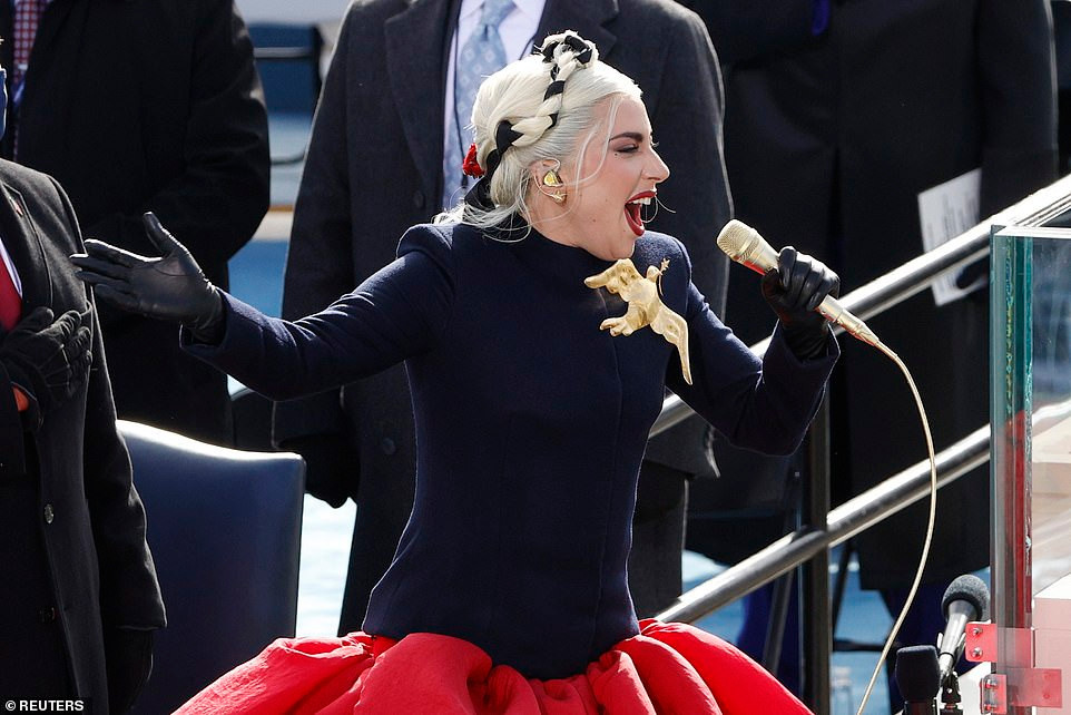 Phục trang của Lady Gaga khi biểu diễn tại lễ nhậm chức Tổng thống Mỹ - 6