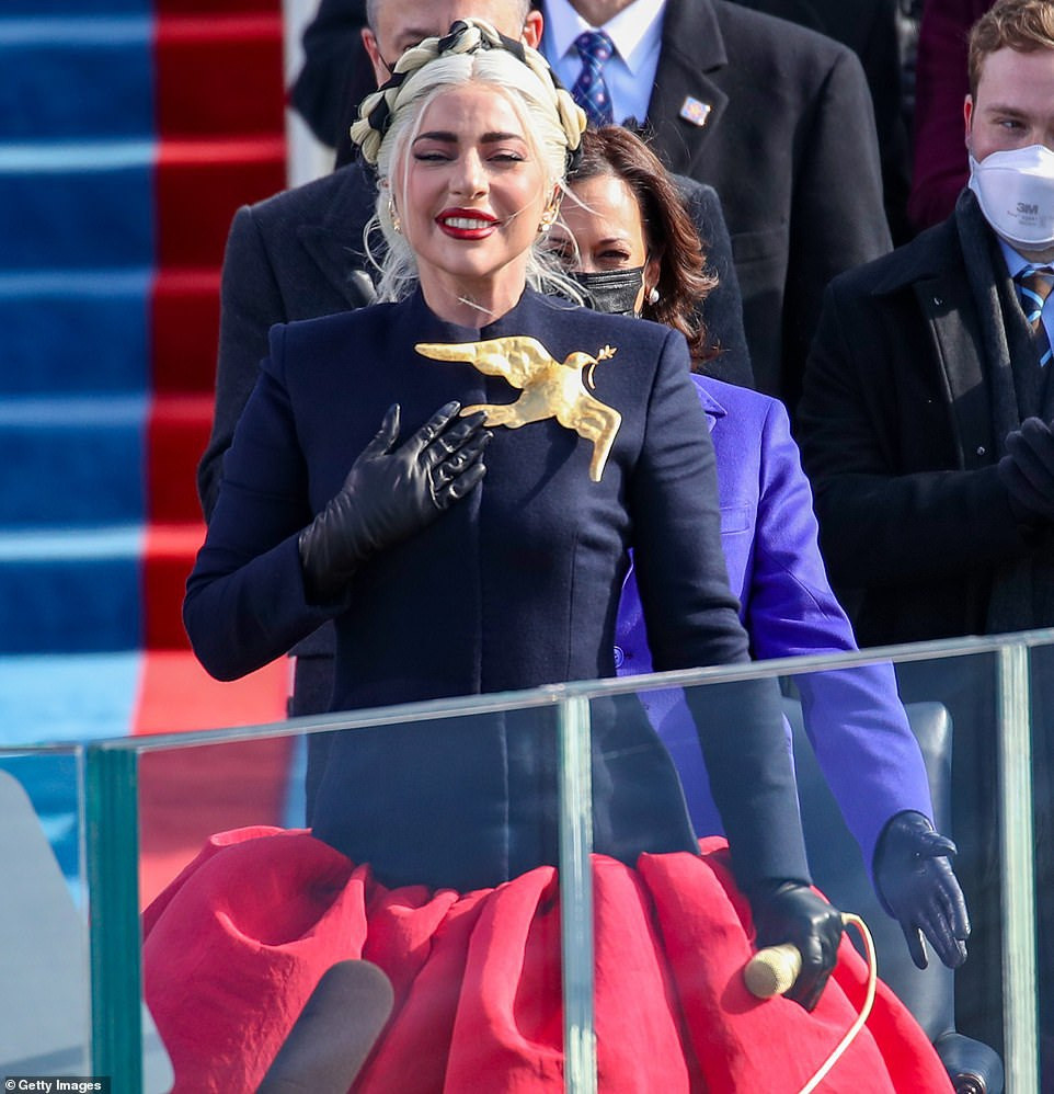 Phục trang của Lady Gaga khi biểu diễn tại lễ nhậm chức Tổng thống Mỹ - 7