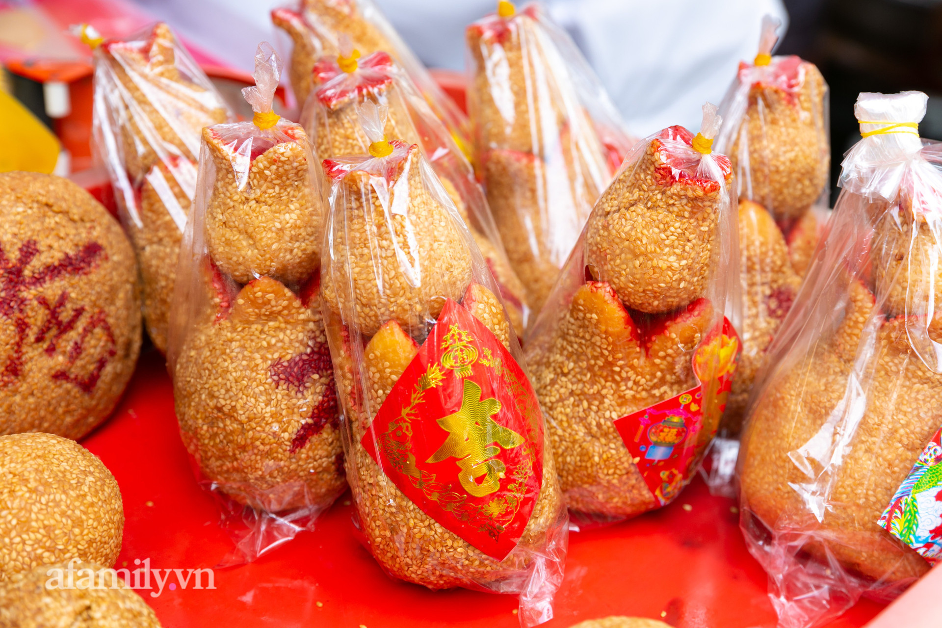 Độc đáo bánh lựu cầu duyên truyền thống của người Hoa ở Sài Gòn: Chỉ bán duy nhất một lần trong năm, 4 người phụ làm hơn 1.000 cái mà bán sạch trong 1 tiếng - Ảnh 22.