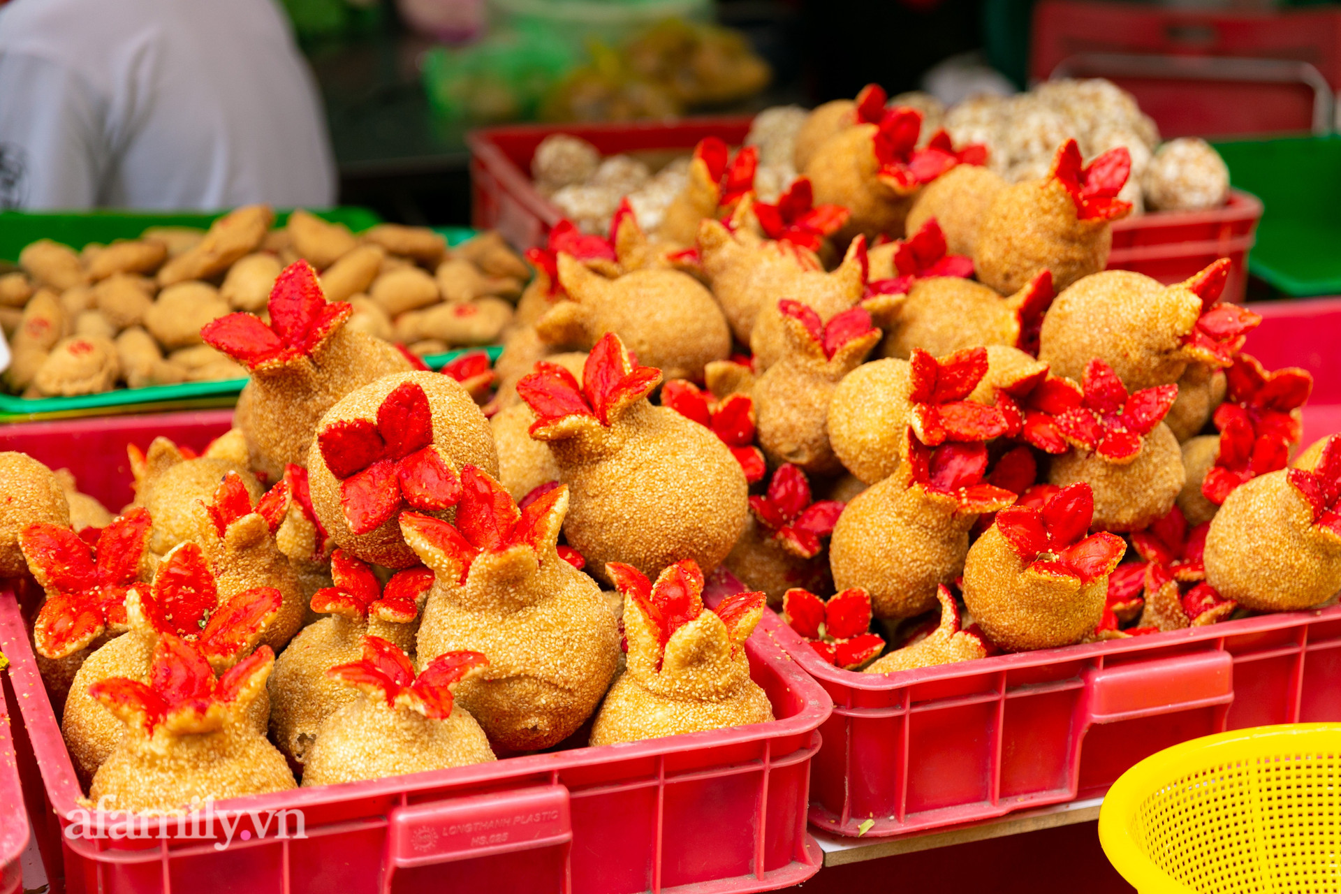 Độc đáo bánh lựu cầu duyên truyền thống của người Hoa ở Sài Gòn: Chỉ bán duy nhất một lần trong năm, 4 người phụ làm hơn 1.000 cái mà bán sạch trong 1 tiếng - Ảnh 24.