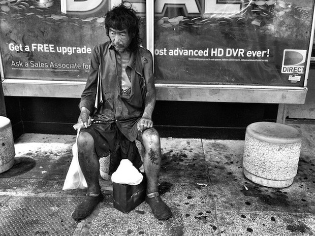 Đi chụp hình người vô gia cư, cô gái khóc nghẹn khi biết danh tính người đàn ông rách rưới trong bức ảnh mình vô tình chụp được - Ảnh 5.
