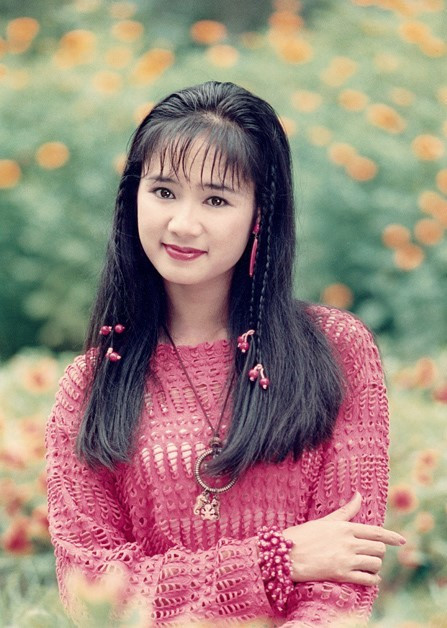NSND Thu Hà: Nữ hoàng ảnh lịch thập niên 90 và cuộc sống ở tuổi 52 - Ảnh 1.