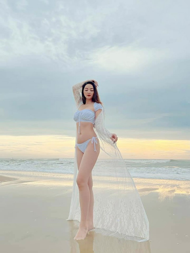 Loạt ảnh bikini nóng bỏng của cô gái mặc áo dài đẹp như Mai Phương Thúy - 12