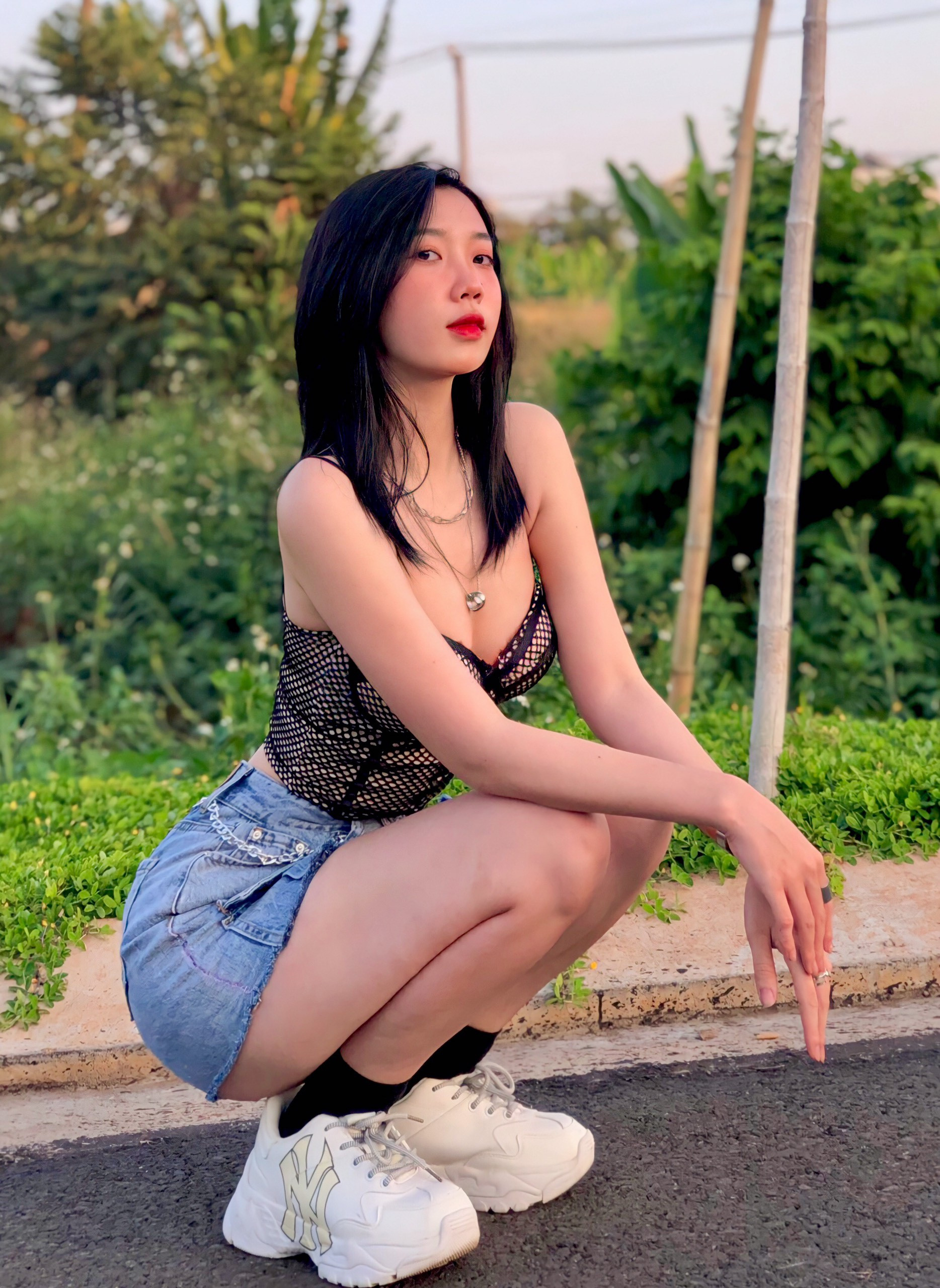 Hot girl Đồng Nai diện đồ gợi cảm, khoe khéo vóc dáng chuẩn đẹp - 2