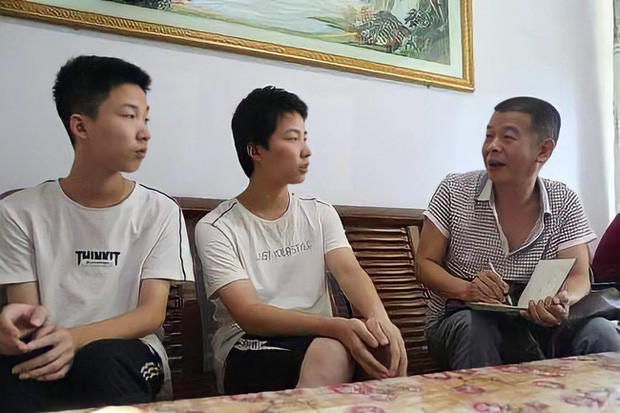 Hai anh em đỗ đại học tốp 1 châu Á, báo chí kéo đến nhà phỏng vấn rầm rộ, bà mẹ nói đúng 1 câu mà ai cũng gật gù tâm đắc - Ảnh 2.