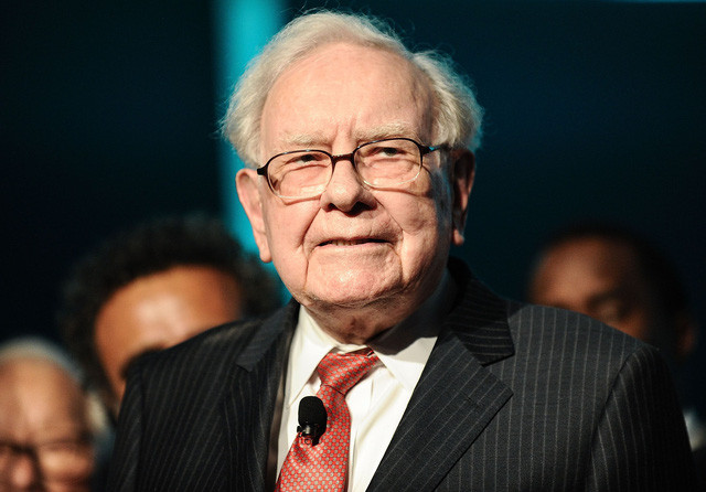  Bí quyết giúp Warren Buffett tăng trưởng tài sản ròng vượt 100 tỷ USD: Tưởng đơn giản nhưng có người cả đời không vượt qua cái tôi để làm được  - Ảnh 1.