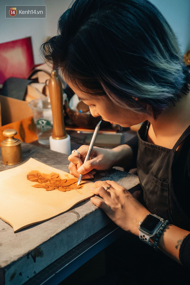 Bỏ công việc thiết kế, cô gái Hà Nội bắt đầu sự nghiệp điêu khắc kỳ lạ từ... miếng da vụn được cho - Ảnh 15.