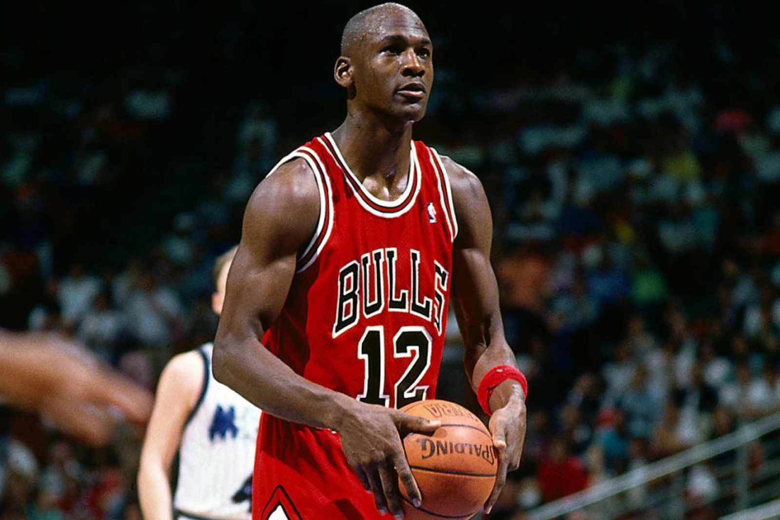 Michael Jordan: 20 năm trước đi bán quần áo, 20 năm sau tên tuổi vang vọng mỗi một góc trên thế giới - Ảnh 1.