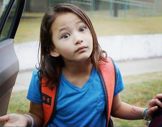 Sao nhí 9 tuổi gây nổ bom tấn Godzilla vs. Kong: Cô bé lai Hàn-Mỹ bị điếc, gia đình 4 đời khiếm thính và kỳ tích khiến thế giới trầm trồ - Ảnh 7.