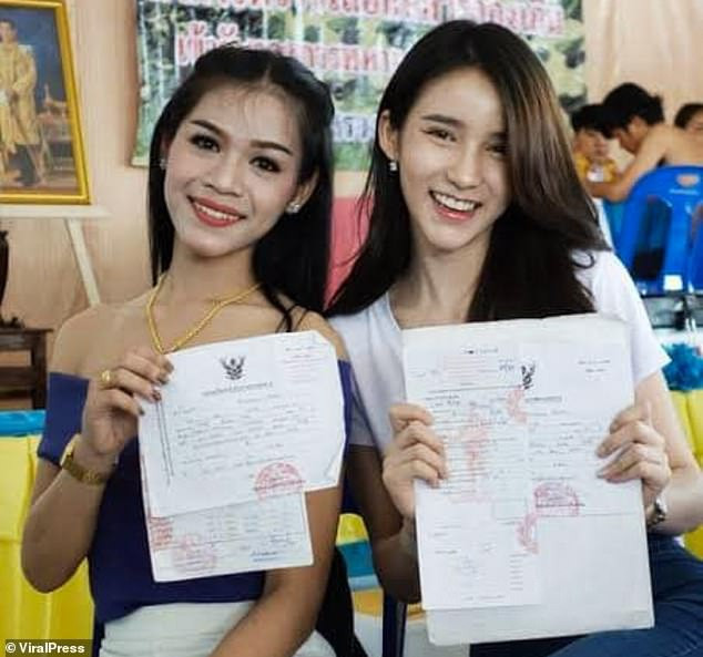 Các người đẹp chuyển giới Thái Lan đi khám sức khỏe nghĩa vụ quân sự - 5