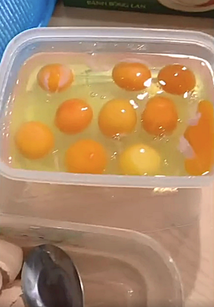 Bà mẹ 35 tuổi ở Hà Nội gây tranh cãi vì thường xuyên ăn 20 - 30 quả trứng gà sống nhanh như uống canh, tiết lộ mục đích cực bất ngờ vì sao lại có thói quen ăn kỳ lạ này - Ảnh 10.