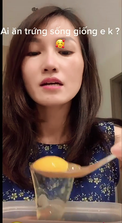 Bà mẹ 35 tuổi ở Hà Nội gây tranh cãi vì thường xuyên ăn 20 - 30 quả trứng gà sống nhanh như uống canh, tiết lộ mục đích cực bất ngờ vì sao lại có thói quen ăn kỳ lạ này - Ảnh 11.