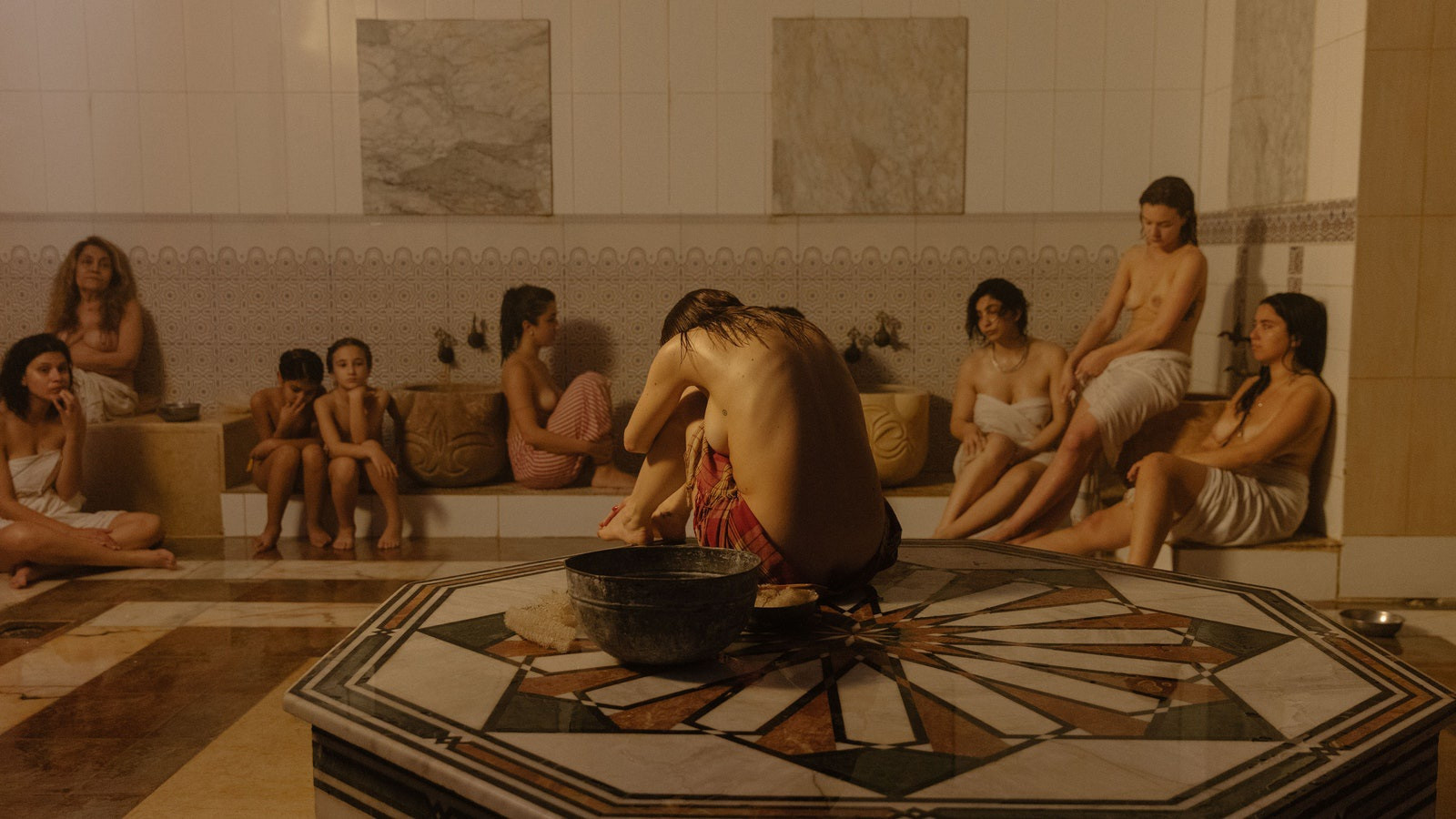 Bộ ảnh trong nhà tắm làm thay đổi cách nhìn về phụ nữ Ả Rập - 2