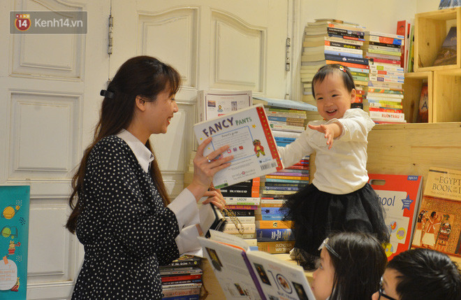 Người đàn ông đi hơn 50 quốc gia, mở thư viện sách miễn phí ở Hà Nội: Nhìn các con thích đọc sách hơn cầm điện thoại là vui rồi - Ảnh 8.