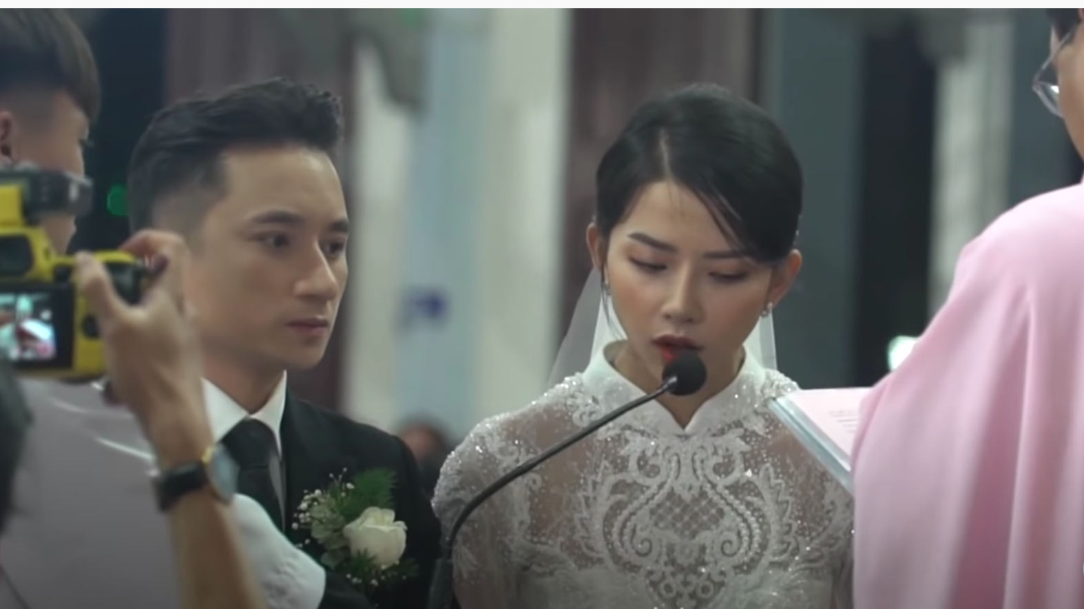 Phan Mạnh Quỳnh cưới hotgirl: Cô dâu diễm lệ, chú rể hát Vợ người ta  - 3
