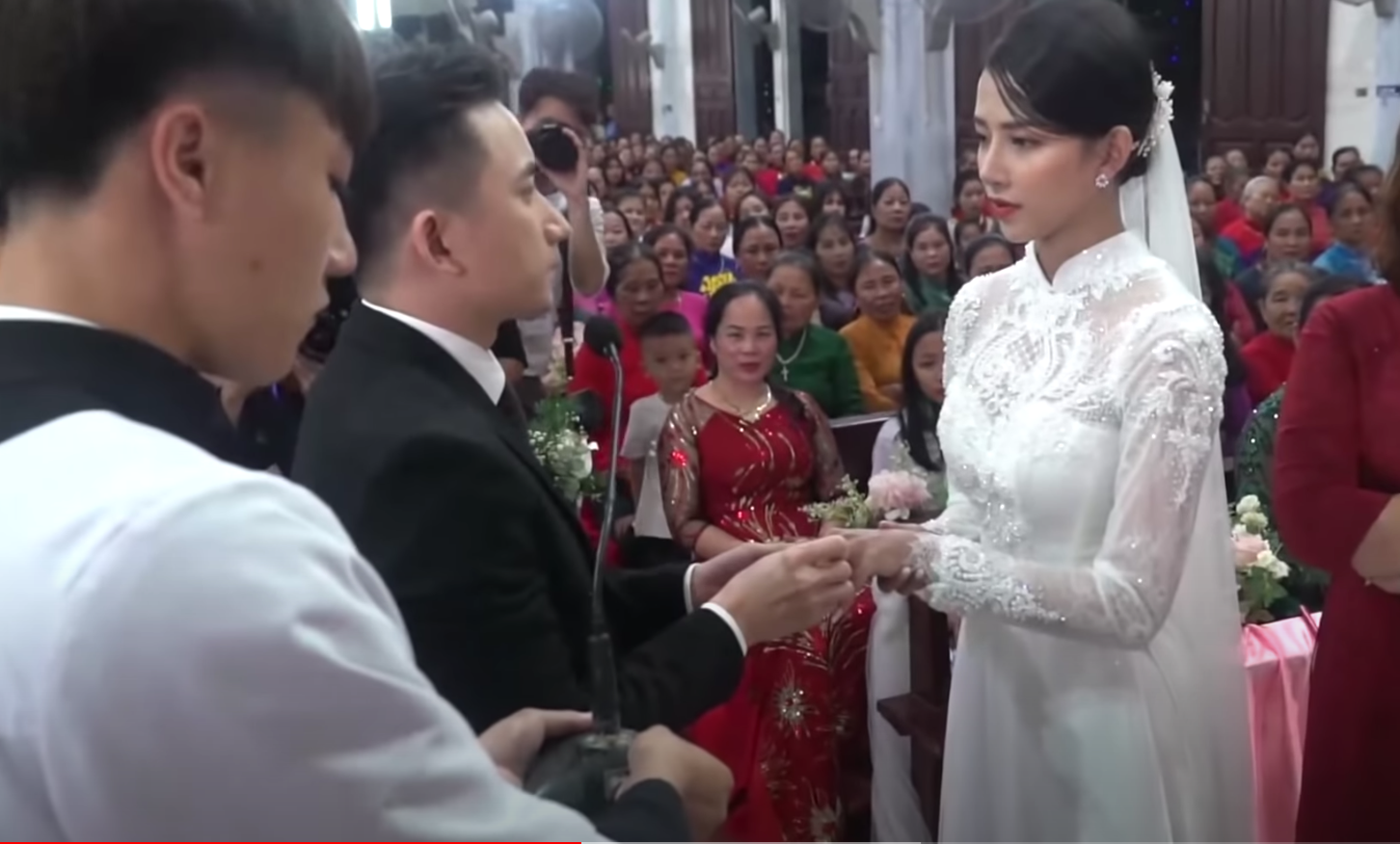 Phan Mạnh Quỳnh cưới hotgirl: Cô dâu diễm lệ, chú rể hát Vợ người ta  - 5