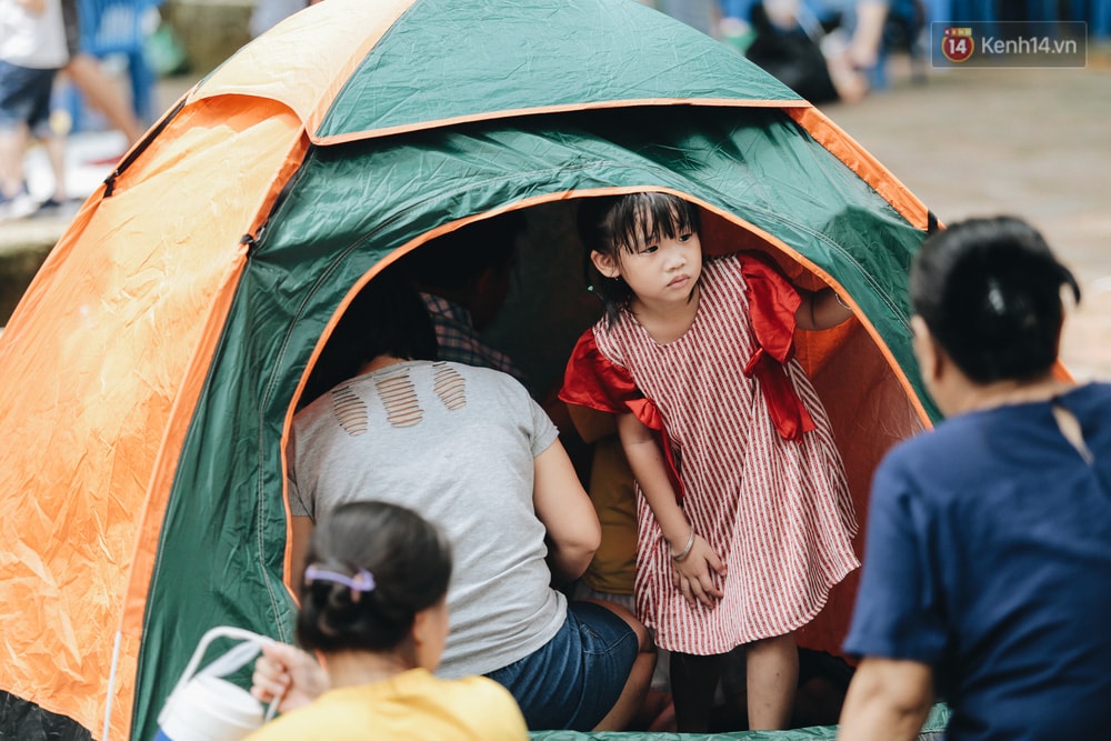 Ảnh: Biển người chật kín từ trong ra ngoài ở Thảo Cầm Viên Sài Gòn ngày giỗ Tổ Hùng Vương - Ảnh 15.