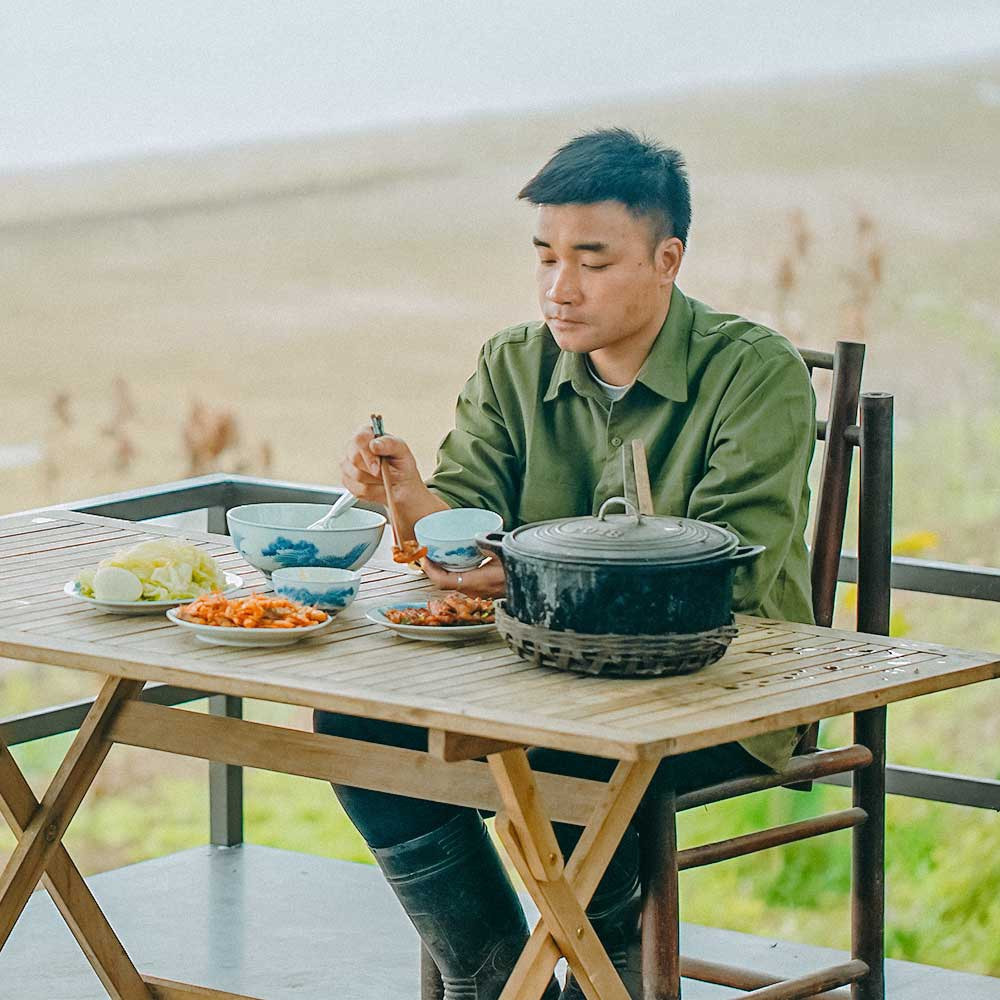 Anh nông dân trẻ hút triệu view trên TikTok nhờ nấu những món ăn quê - 3