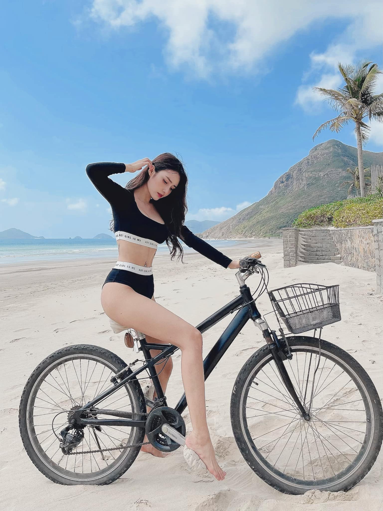 Hot girl Sài thành diện bikini, khoe dáng nuột nà bên bãi biển - 8