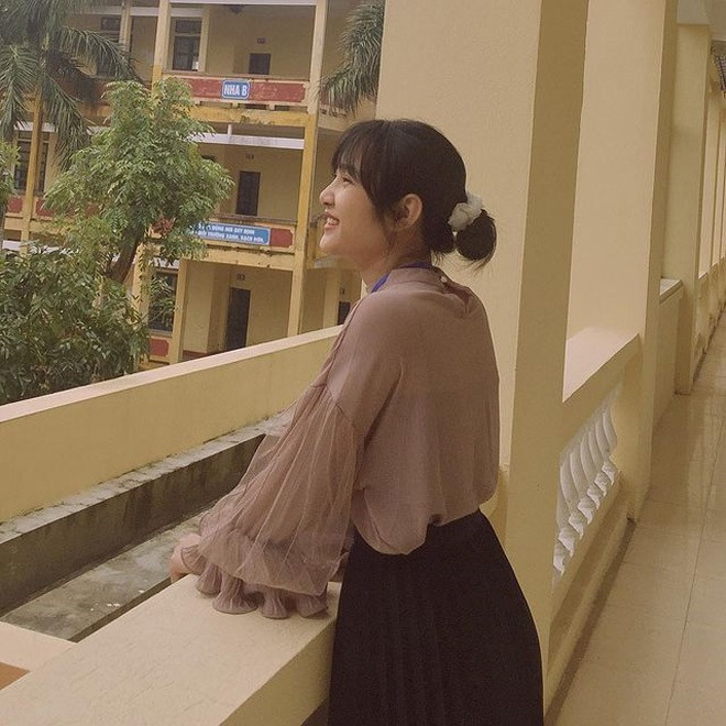 Bị chụp lén, cô giáo Thanh Hóa nổi tiếng bất thình lình vì quá xinh - 3