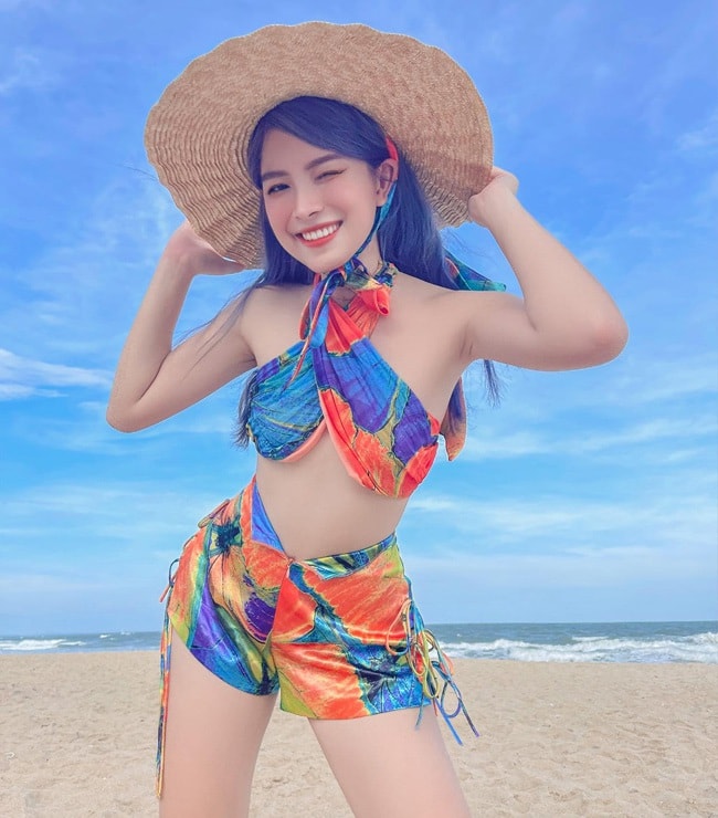 Hội gái xinh yêu cầu thủ Việt khoe dáng nóng bỏng với bikini - 9